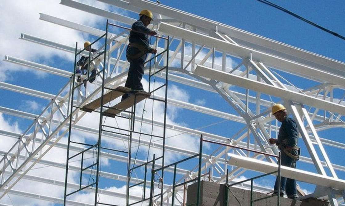 Montaje de estructura metálica de cubierta