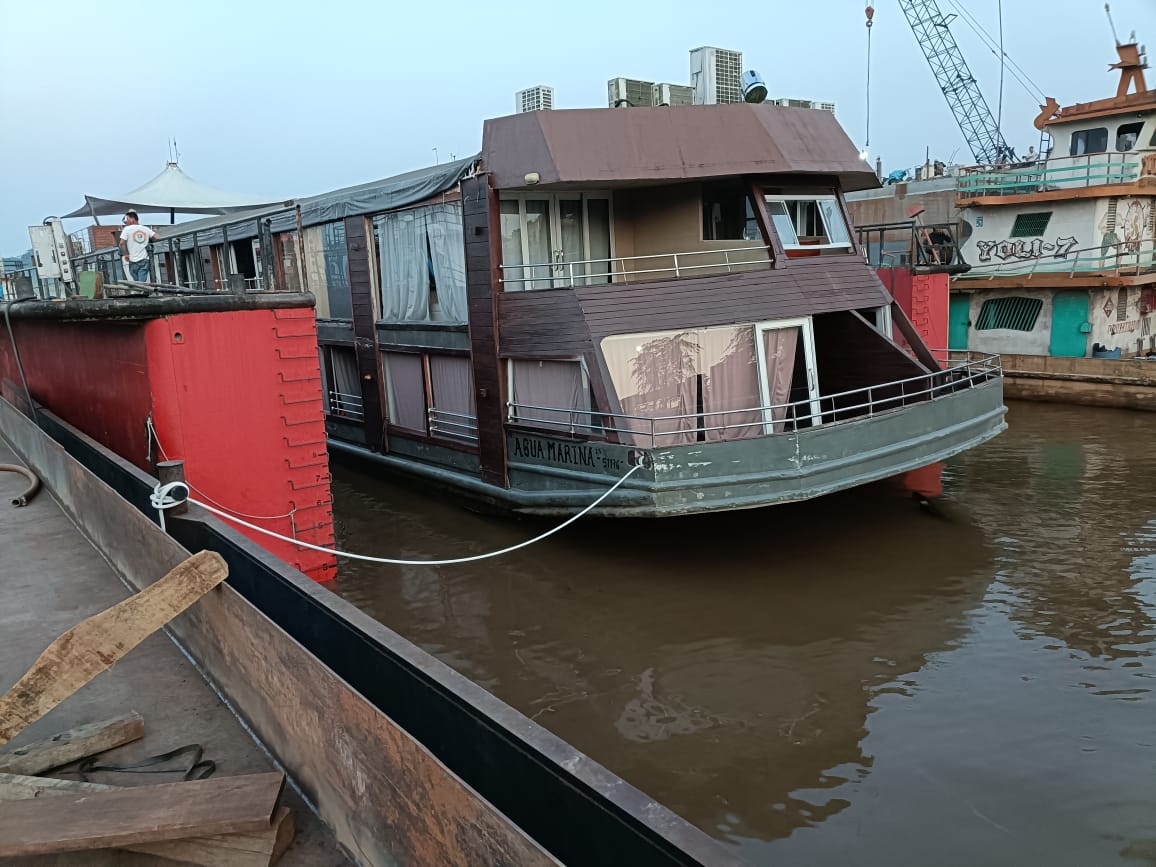 Embarcación Aquamarina en dique