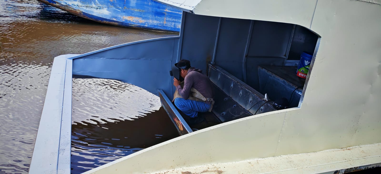 Trabajos en estructura metálica de la embarcación